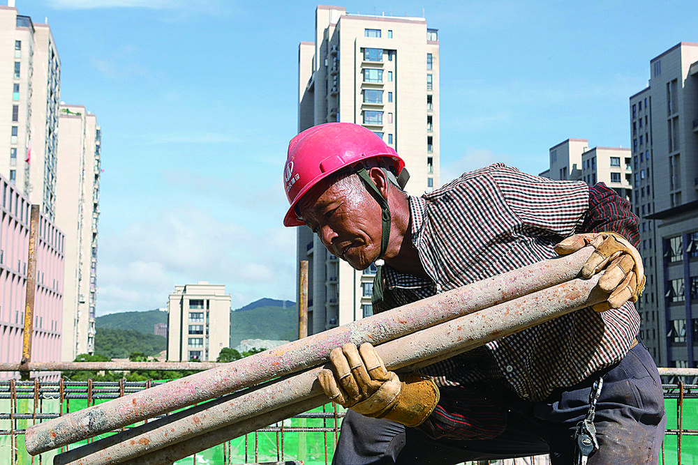 建筑工人挥汗如雨写明天普陀水街旅游综合开发项目建筑工地踏访记